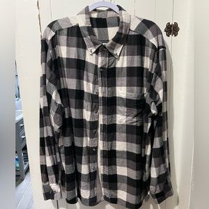 Men’s Flannel Shirt Size XL. Like New black & white buffalo check